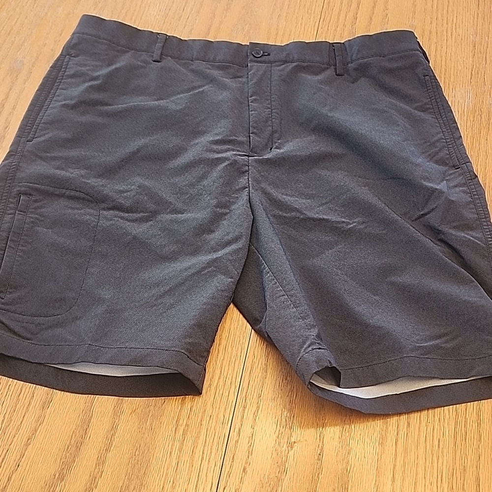 Greg Norman Men's Charcoal Black Shorts - Picture 7 of 13